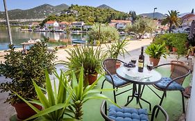 Apartment Dego Near Ploce, Riverfront, Parking