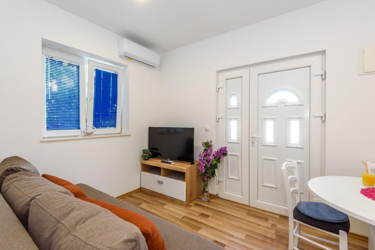 Apartment Dego Near Ploce, Riverfront, Parking Rogotin Esterno foto