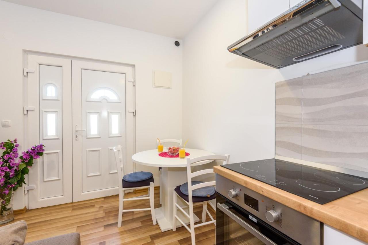 Apartment Dego Near Ploce, Riverfront, Parking Rogotin Esterno foto